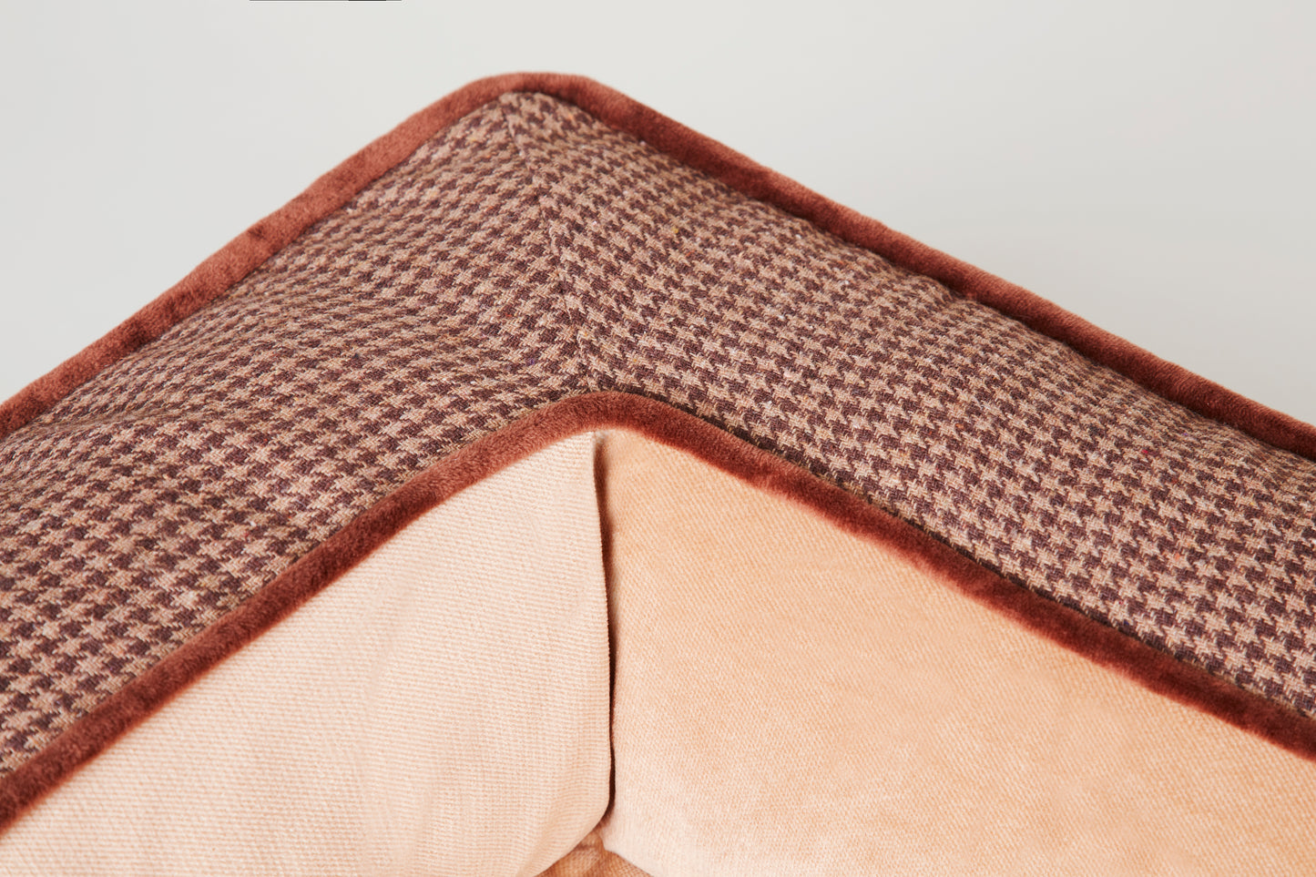 SOFA | HOUNDSTOOTH HAZEL